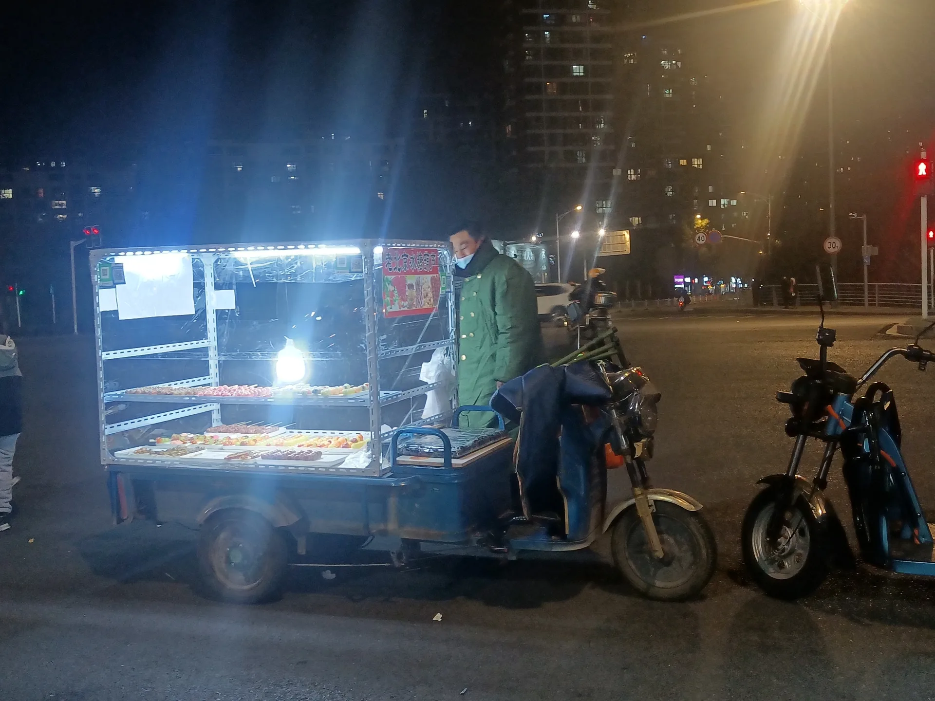 Tanghulu at Beijing Temple Fairs: Winter Snack Culture, Hawthorn Skewers, and What to Look For
