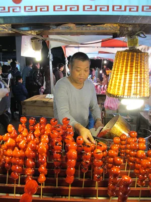 Tanghulu Buying Guide: Hawthorn, Mixed Fruit, Sugar Shell, and Freshness Tips