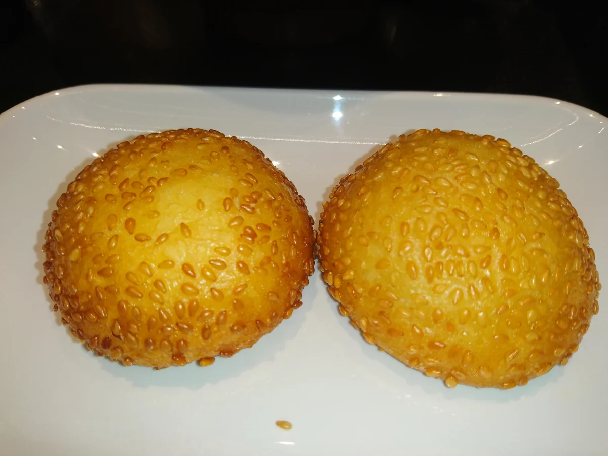Red bean paste shaobing used as a sweet filled shaobing comparison