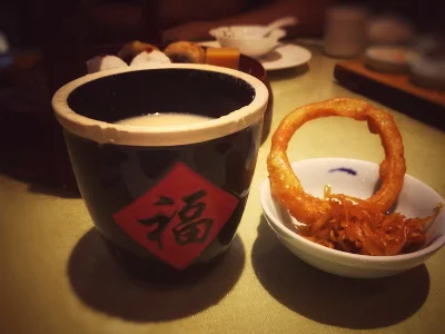 Jiaoquan and Douzhi Pairing Guide: Beijing’s Crispy Ring and Sour Breakfast Drink