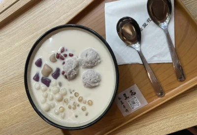 Savory Doufunao vs Sweet Douhua: Why Beijing Tofu Pudding Tastes Different