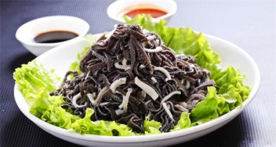 Quick-fried tripe served as baodu, showing the crisp texture of the cut