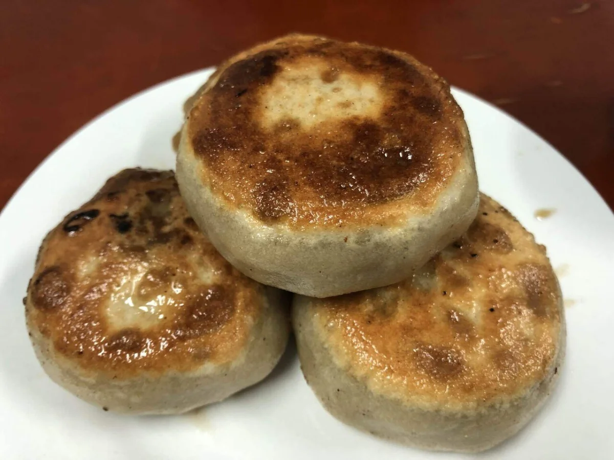 Pan-fried men ding rou bing served on a plate