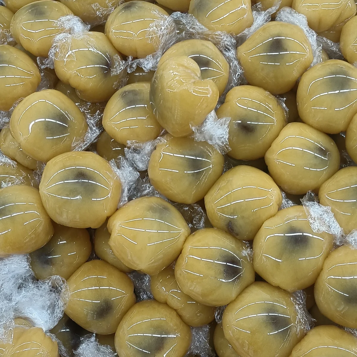 Pumpkin-coloured Lvdagun-style rice rolls, shown as a modern variation on the snack