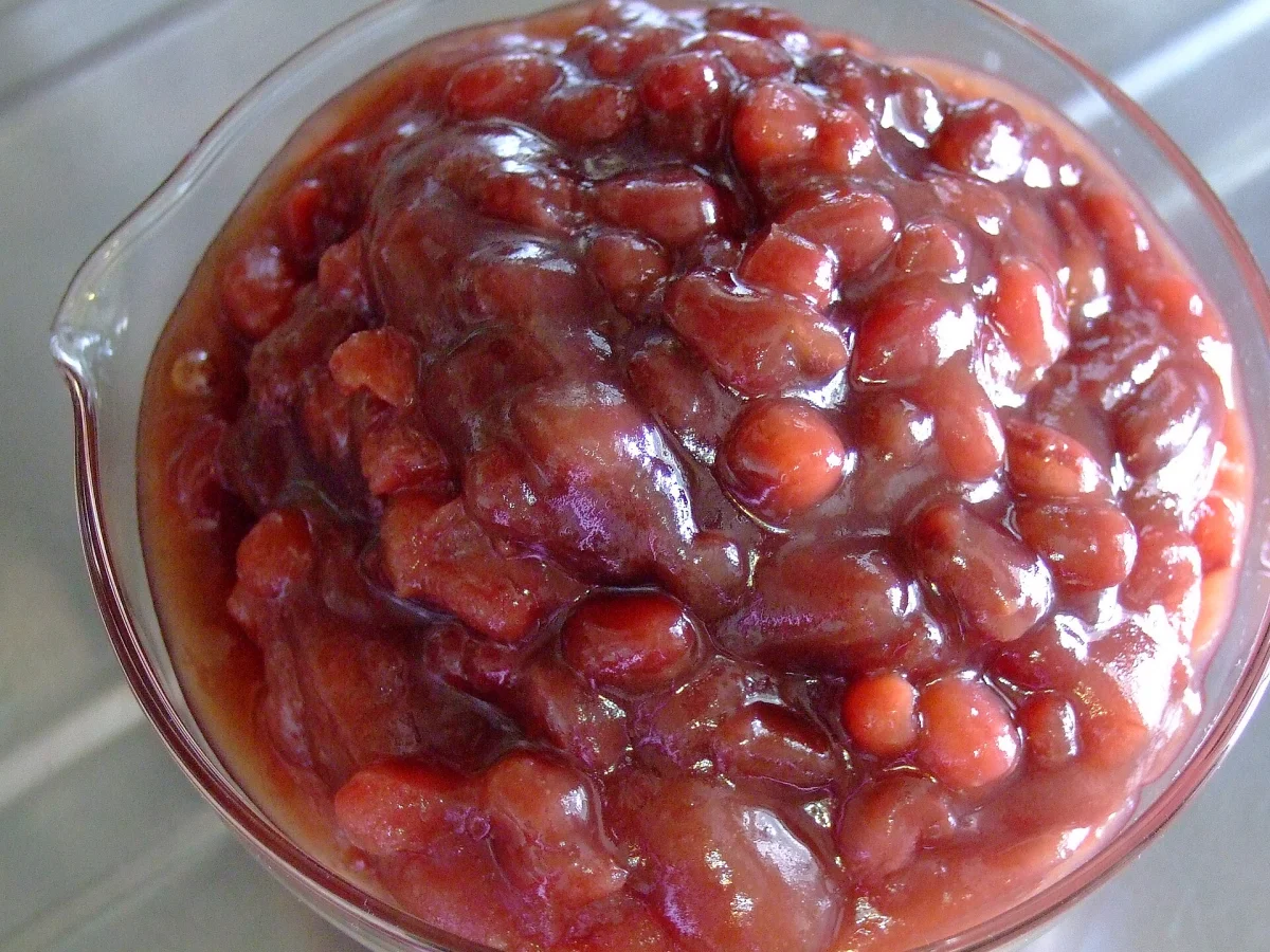 Sweet red bean paste, a common filling for Beijing Lvdagun