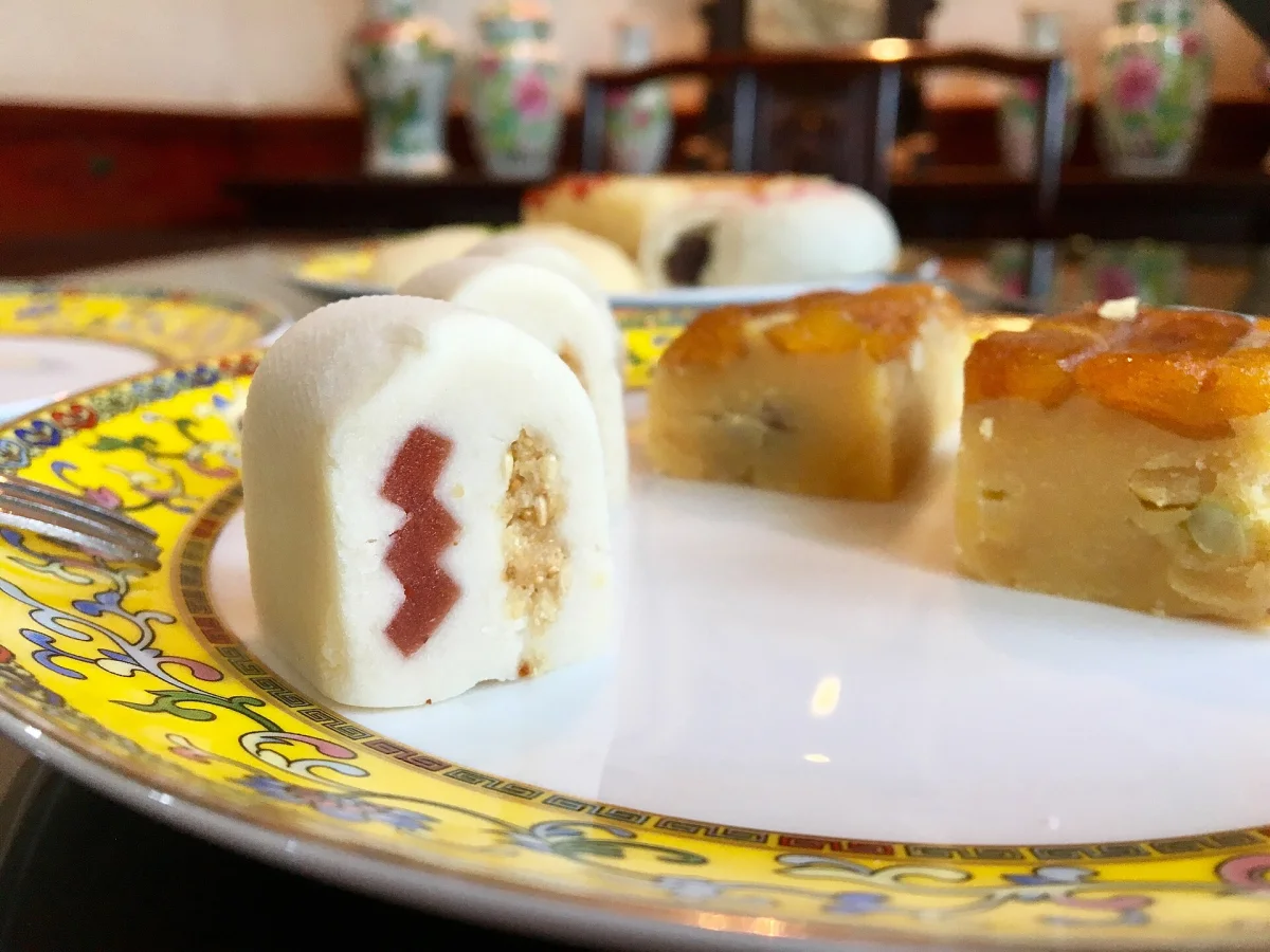 A Beijing snack plate showing Wandouhuang beside other traditional sweets